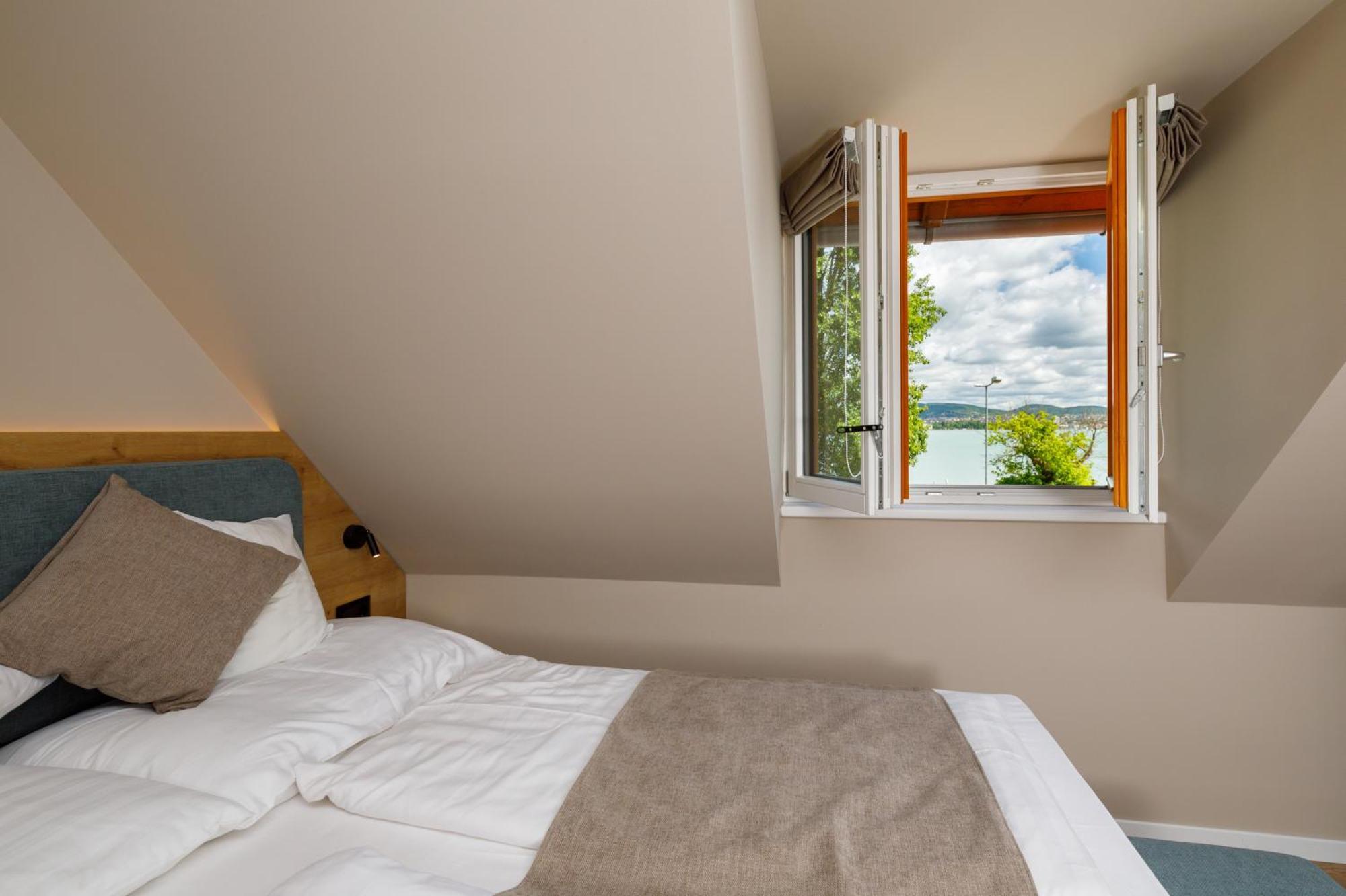 Lepke Apartmanház és Étterem Tihany Extérieur photo